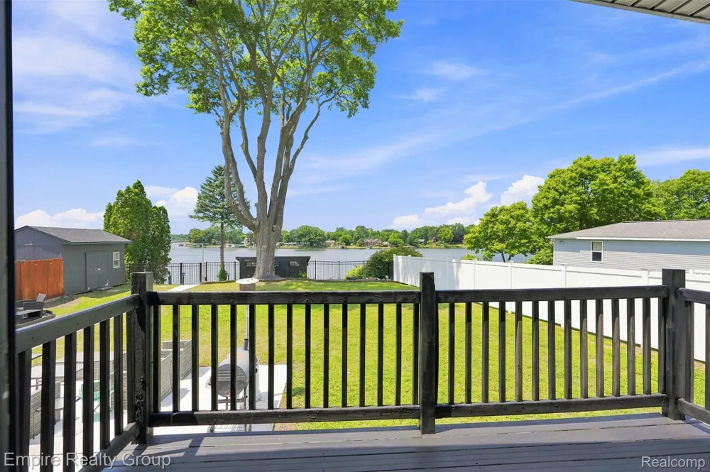 53 Potter Drive Belleville City, MI 48111
