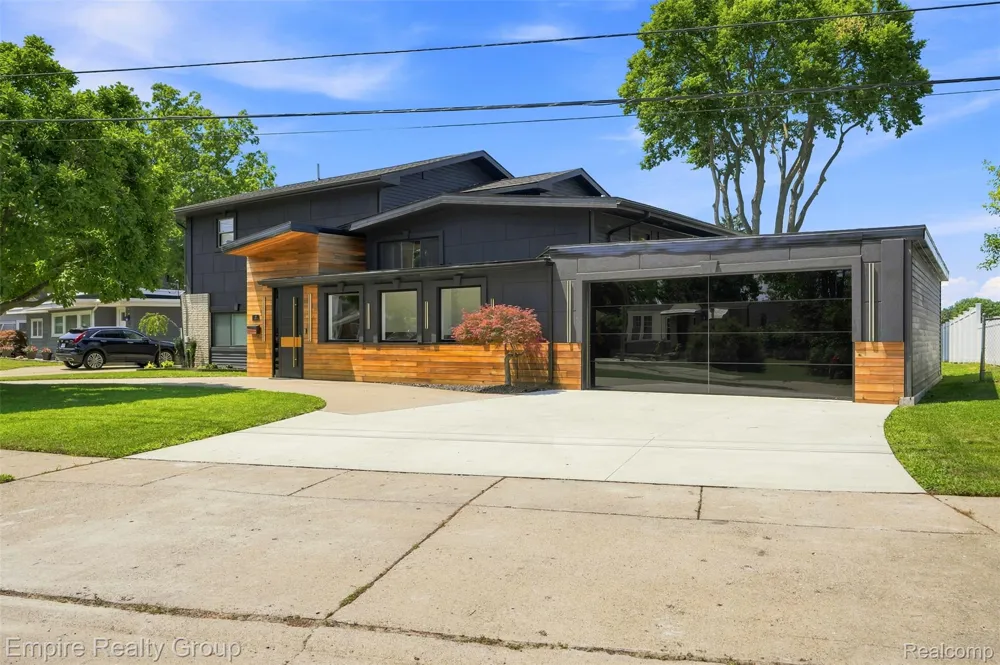 53 Potter Drive Belleville City, MI 48111