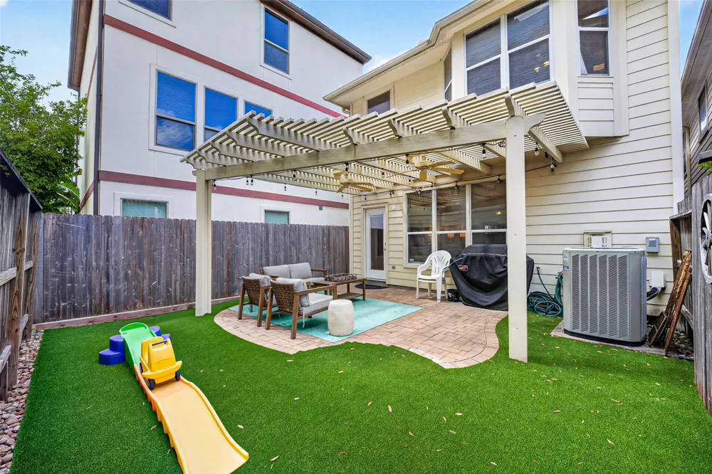 5425 Kiam Street Houston, TX 77007