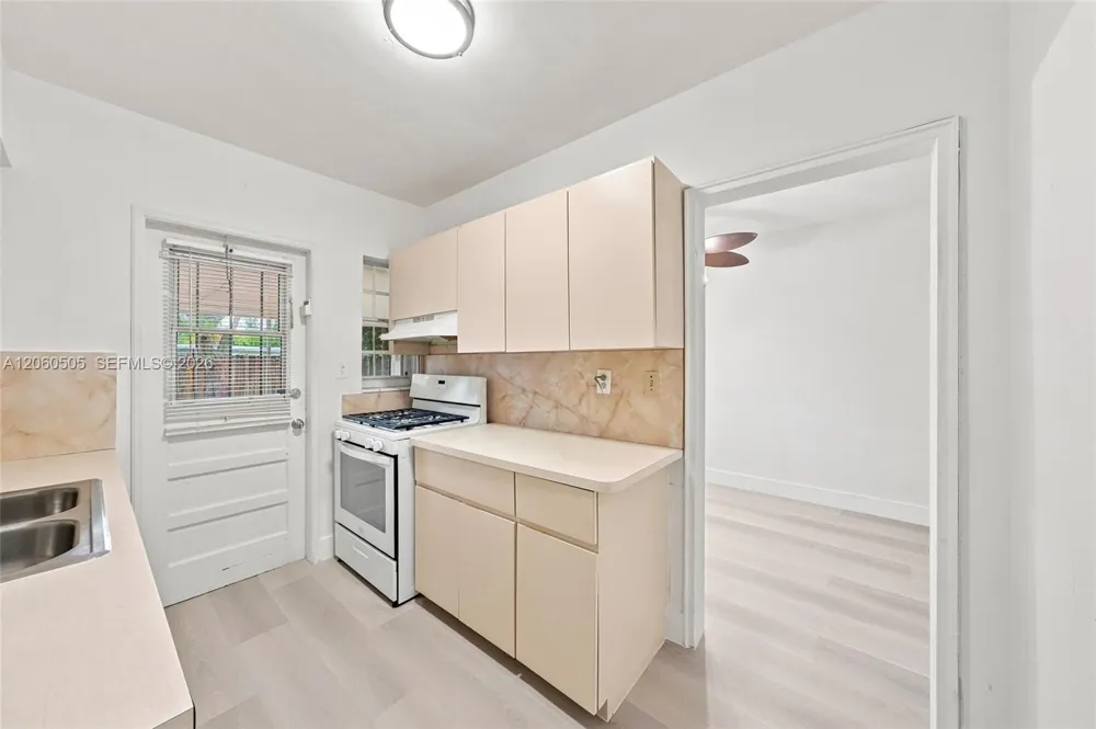 596 NW 109th St Miami, FL 33168