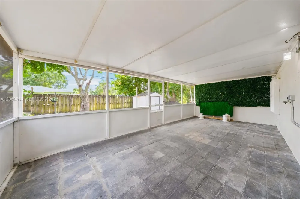 596 NW 109th St Miami, FL 33168