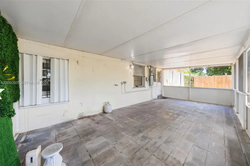 596 NW 109th St Miami, FL 33168