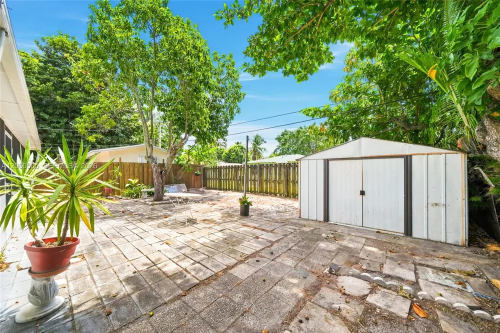 596 NW 109th St Miami, FL 33168