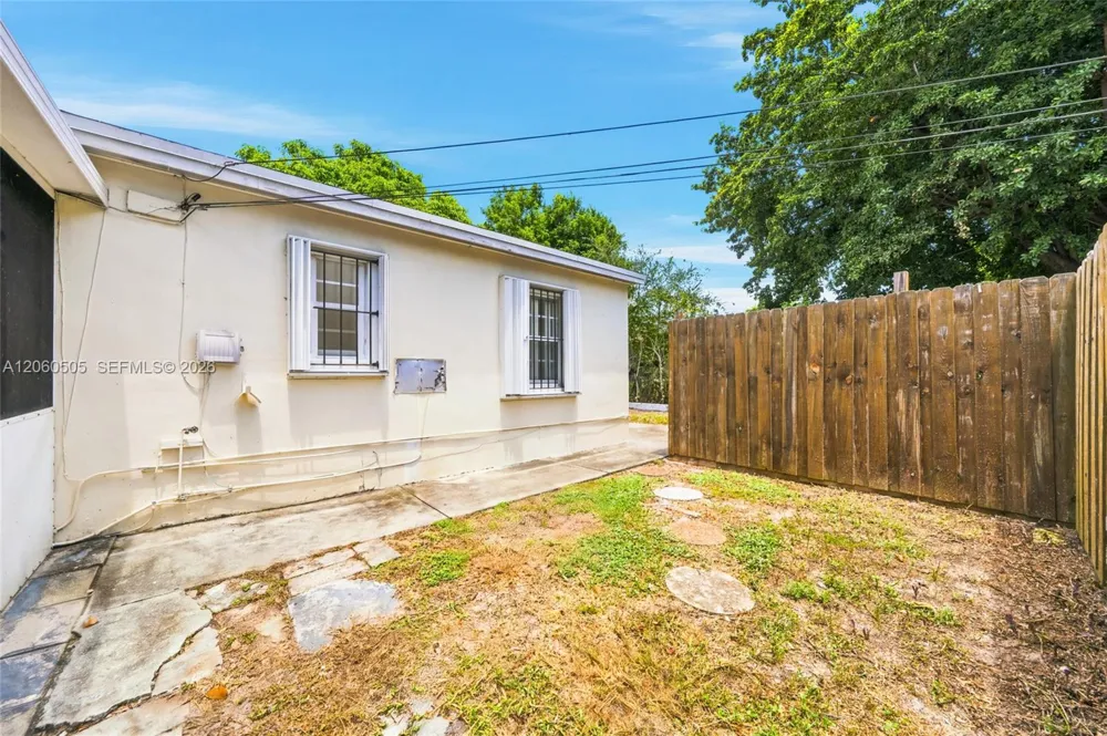 596 NW 109th St Miami, FL 33168