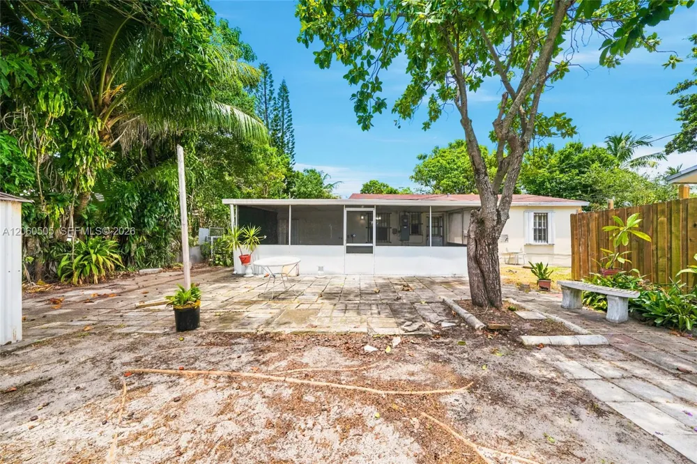 596 NW 109th St Miami, FL 33168