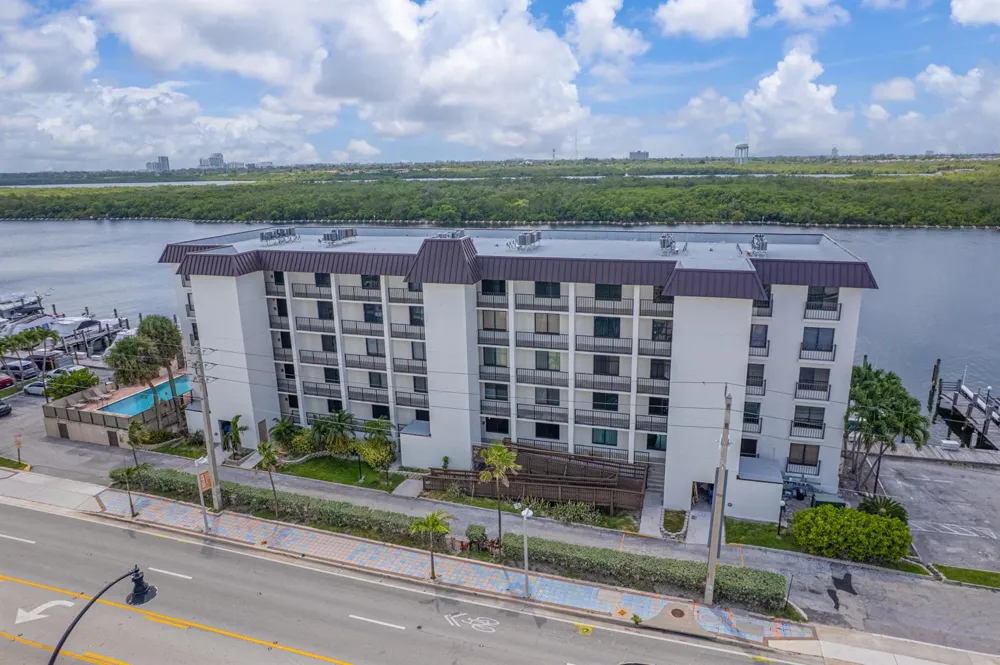 3200 OCEAN DRIVE #104 Hollywood, FL 33019