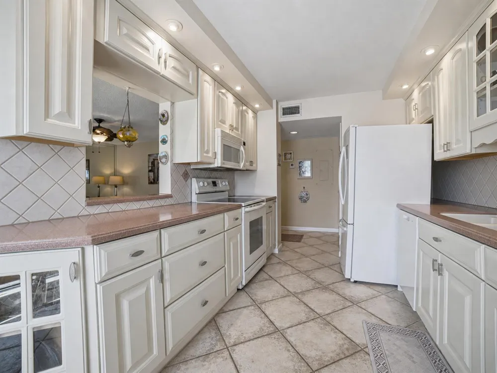 3200 OCEAN DRIVE #104 Hollywood, FL 33019