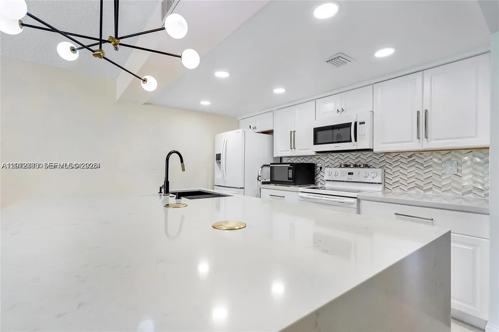 1281 W Fairway Rd #1281 Pembroke Pines, FL 33026