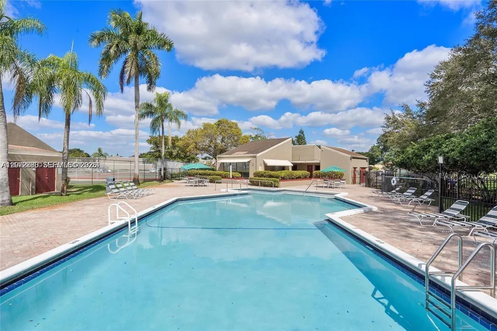 1281 W Fairway Rd #1281 Pembroke Pines, FL 33026