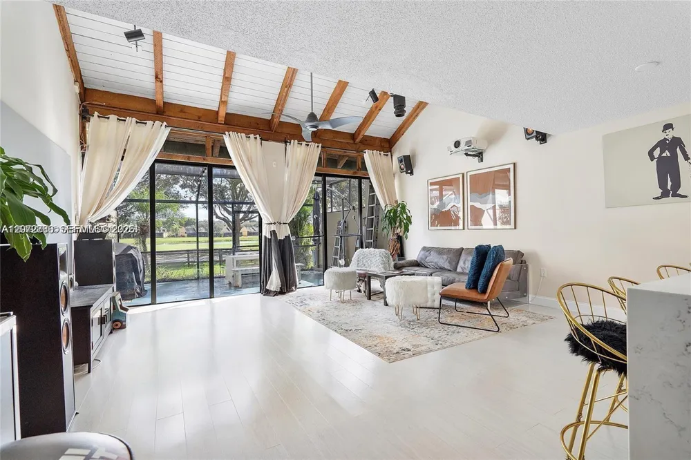 1281 W Fairway Rd #1281 Pembroke Pines, FL 33026
