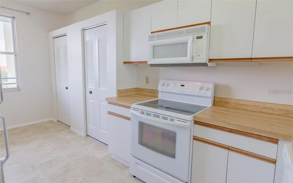 7902 SAILBOAT KEY BOULEVARD S #402 South Pasadena, FL 33707