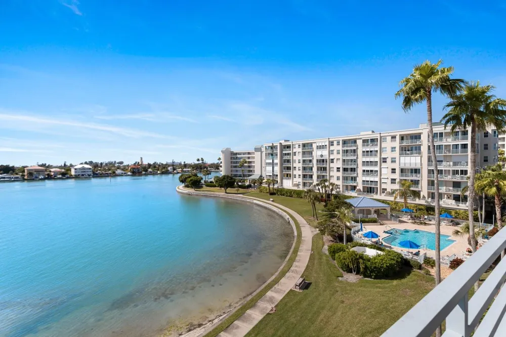 7902 SAILBOAT KEY BOULEVARD S #402 South Pasadena, FL 33707