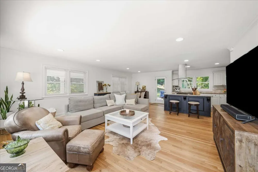 31 W Belle Isle RD Sandy Springs, GA 30342