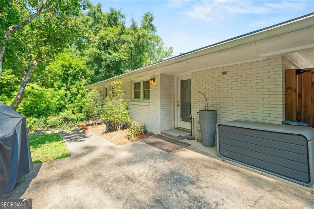 31 W Belle Isle RD Sandy Springs, GA 30342