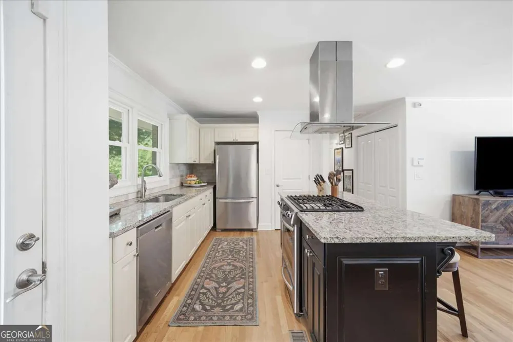 31 W Belle Isle RD Sandy Springs, GA 30342