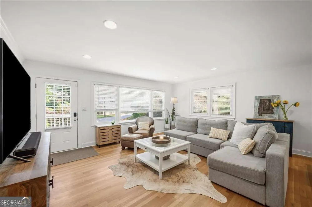 31 W Belle Isle RD Sandy Springs, GA 30342