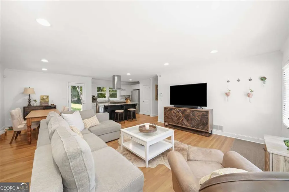 31 W Belle Isle RD Sandy Springs, GA 30342