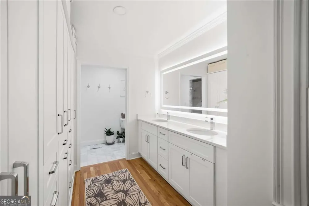 31 W Belle Isle RD Sandy Springs, GA 30342