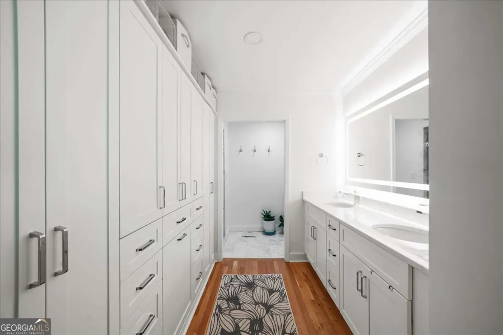 31 W Belle Isle RD Sandy Springs, GA 30342