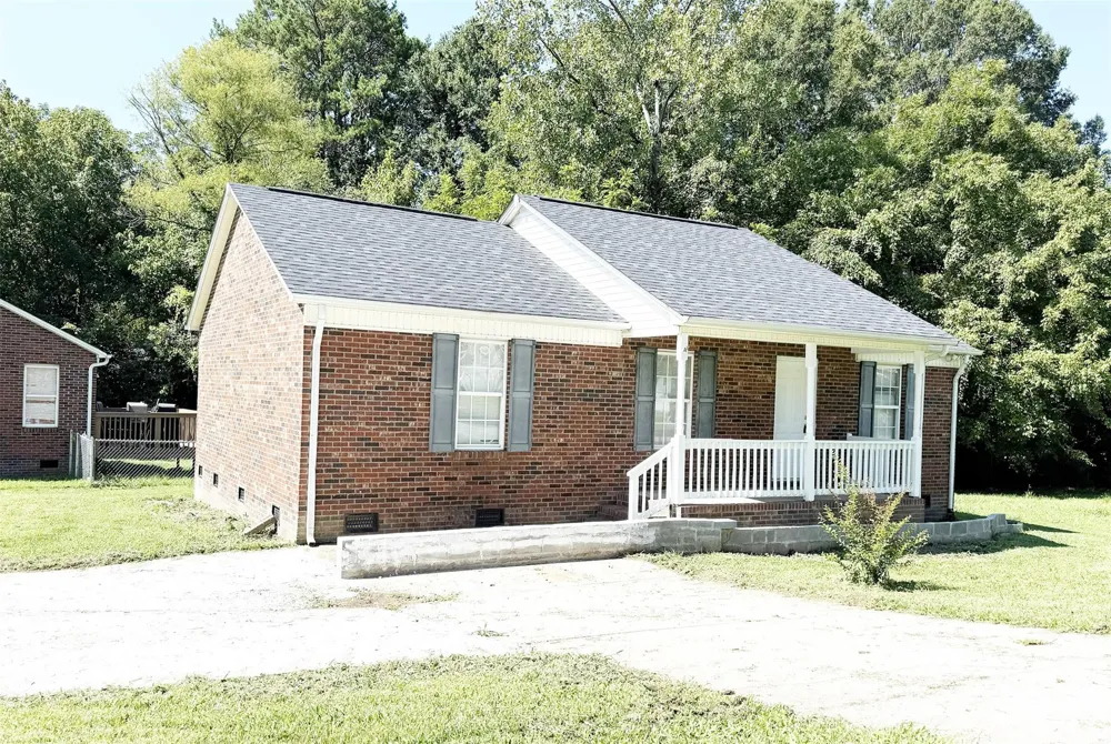 527 E Carpenter Street Dallas, NC 28034