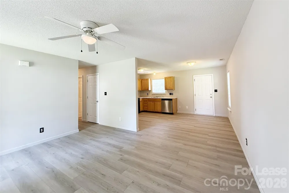 527 E Carpenter Street Dallas, NC 28034