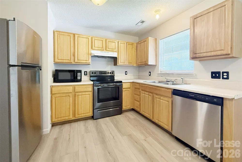 527 E Carpenter Street Dallas, NC 28034