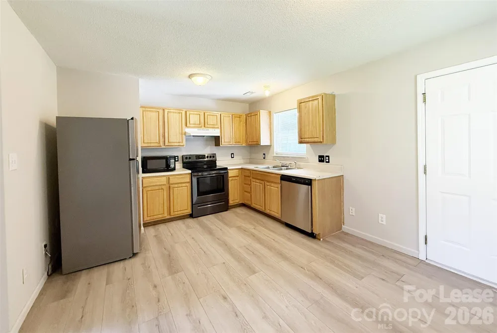 527 E Carpenter Street Dallas, NC 28034