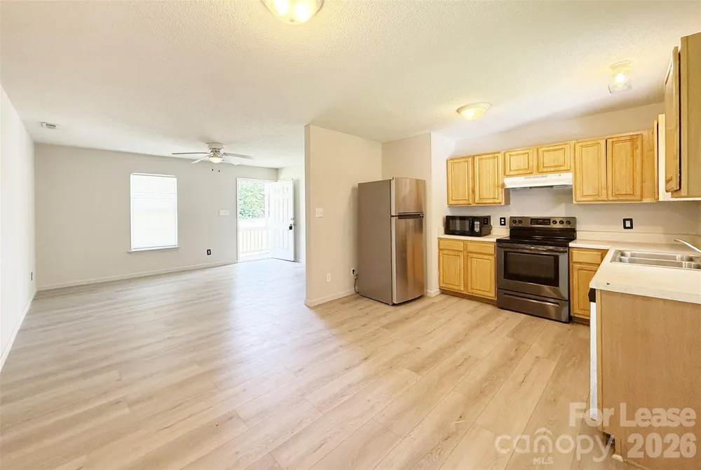 527 E Carpenter Street Dallas, NC 28034