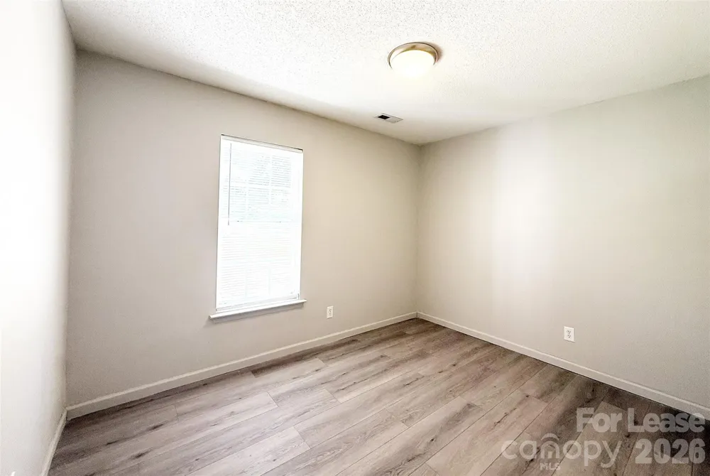 527 E Carpenter Street Dallas, NC 28034