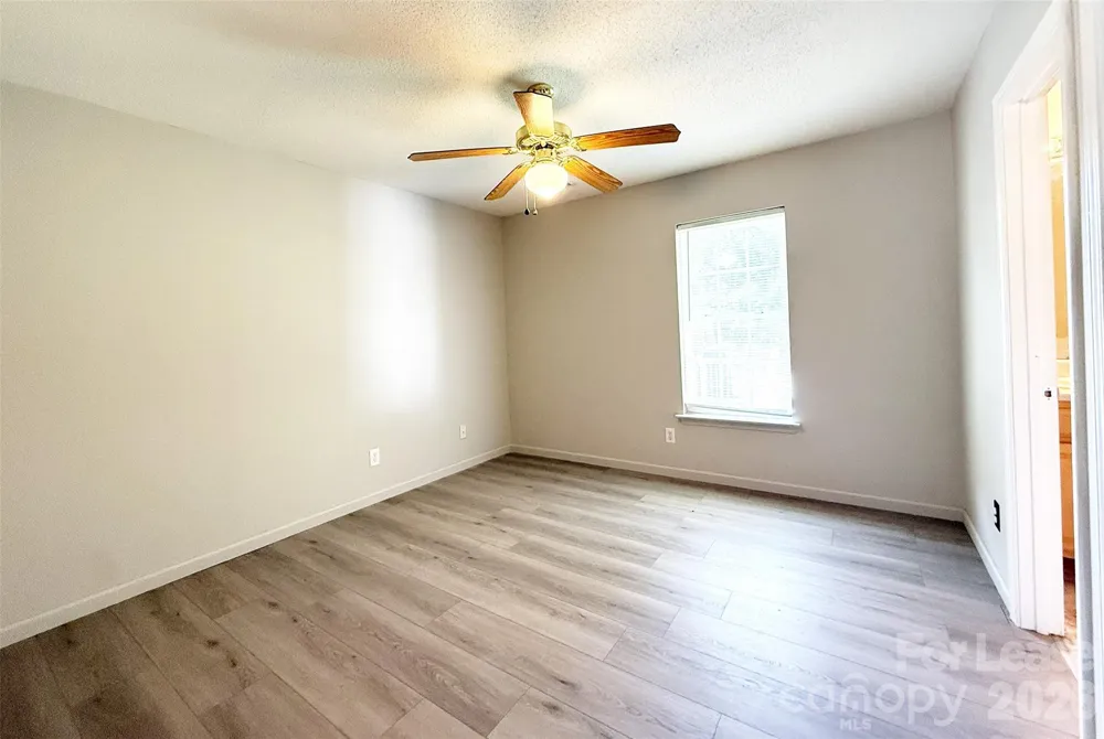 527 E Carpenter Street Dallas, NC 28034