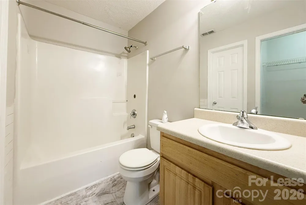 527 E Carpenter Street Dallas, NC 28034