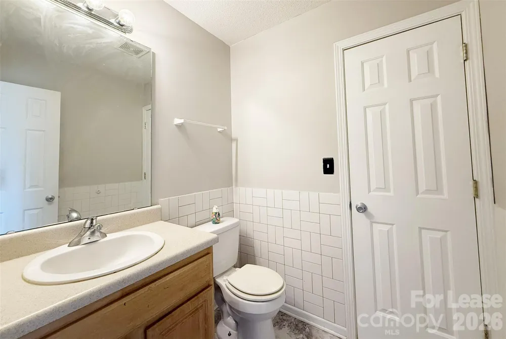 527 E Carpenter Street Dallas, NC 28034