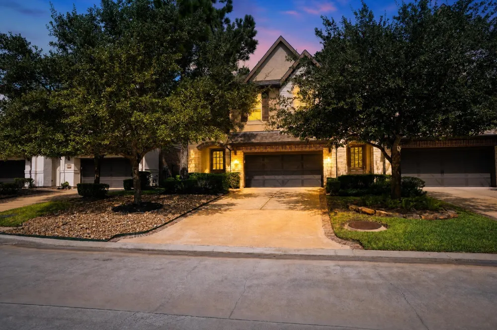 27 Daffodil Meadow Place Tomball, TX 77375