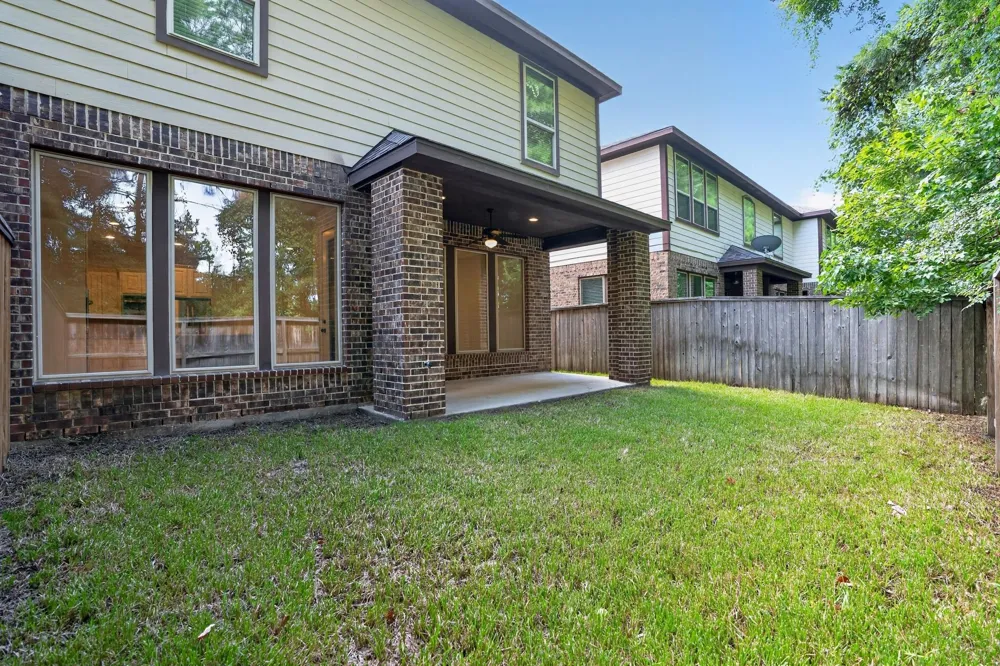 27 Daffodil Meadow Place Tomball, TX 77375