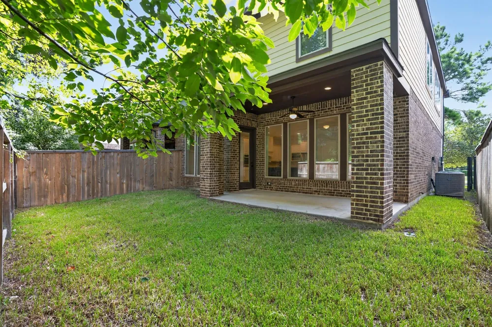 27 Daffodil Meadow Place Tomball, TX 77375