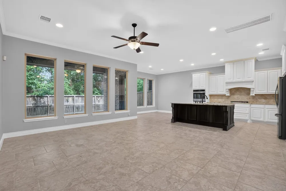 27 Daffodil Meadow Place Tomball, TX 77375
