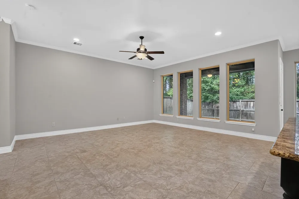 27 Daffodil Meadow Place Tomball, TX 77375