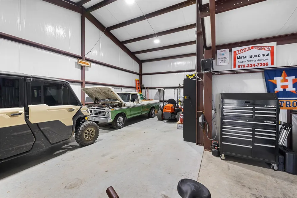 1187 Cummins Creek Road New Ulm, TX 78950
