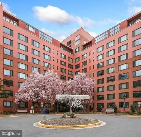 1021 ARLINGTON BOULEVARD #905