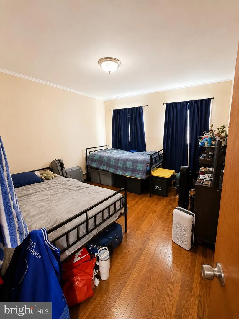 52 VALLEY ST Newark, NJ 07106