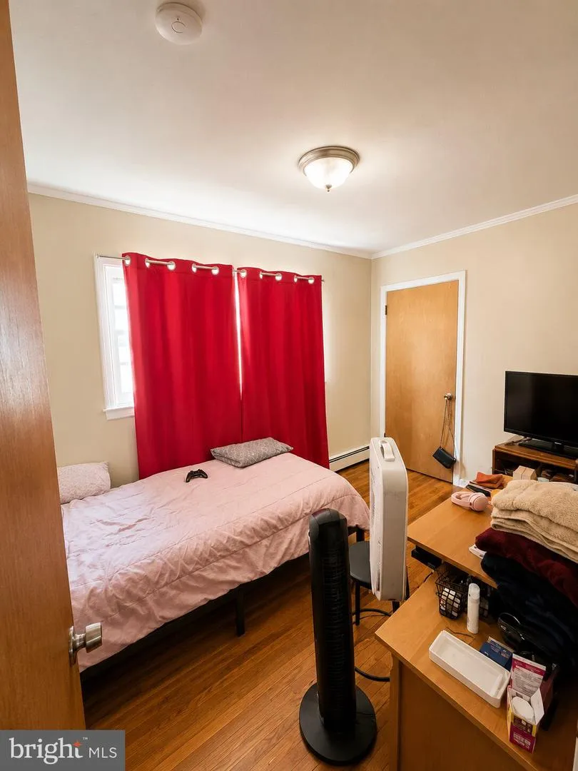 52 VALLEY ST Newark, NJ 07106