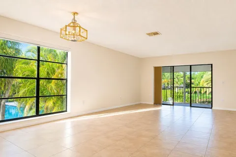 9307 Vista Del Lago #17B