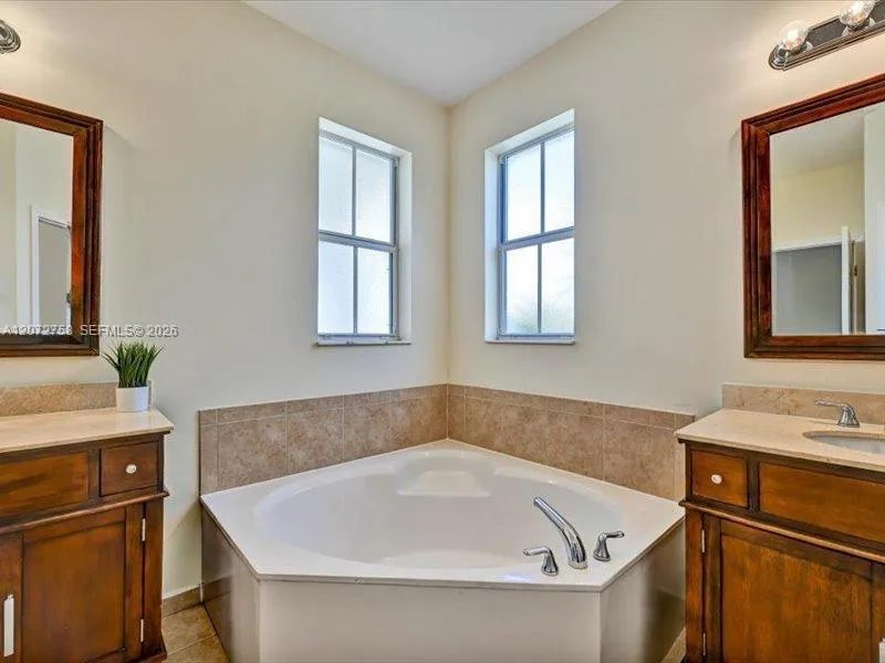 7490 NW 115th Ct Doral, FL 33178