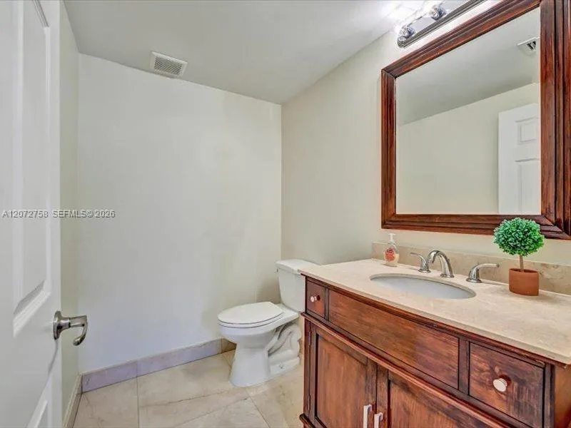 7490 NW 115th Ct Doral, FL 33178