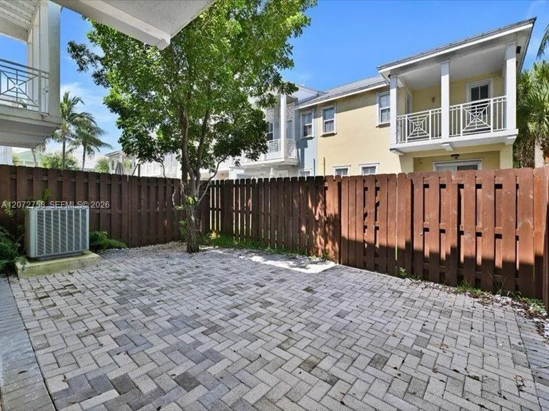 7490 NW 115th Ct Doral, FL 33178