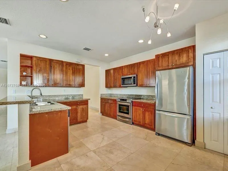 7490 NW 115th Ct Doral, FL 33178
