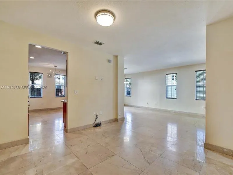 7490 NW 115th Ct Doral, FL 33178