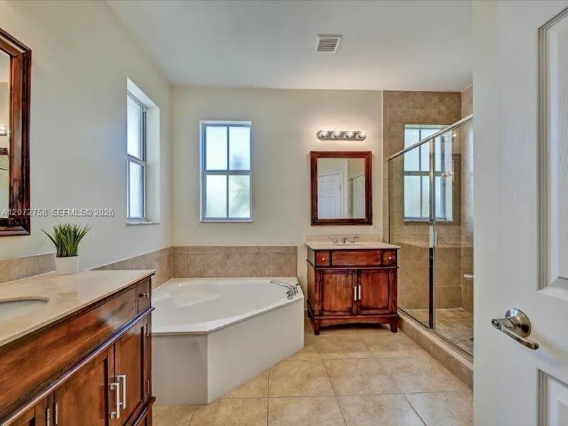 7490 NW 115th Ct Doral, FL 33178