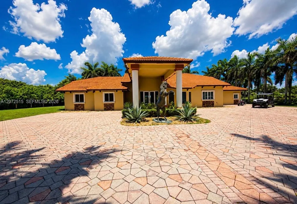 19701 SW 197th Ave Miami, FL 33187