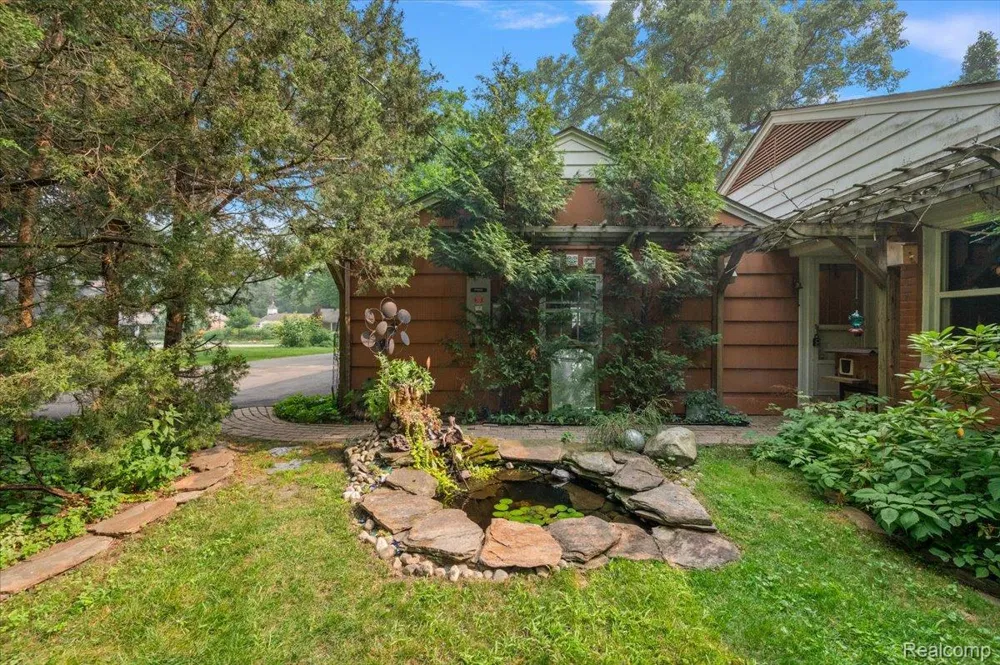4170 Sandy Lane Bloomfield Hills City, MI 48301